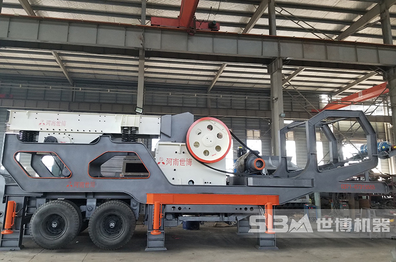 砂石生產(chǎn)移動(dòng)配置的移動(dòng)粗碎機(jī)