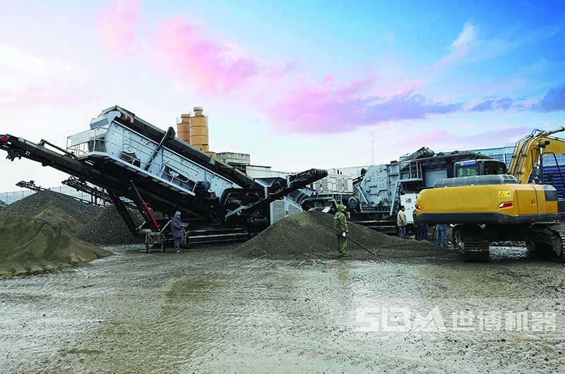 移動(dòng)篩分機(jī)現(xiàn)場圖