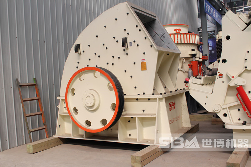 重型錘式破碎機(jī)，能破一米多的大石頭