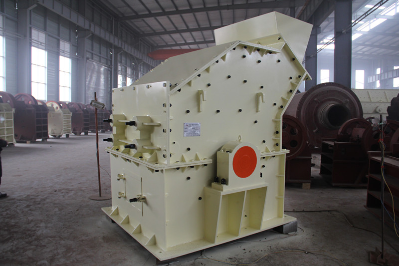 細(xì)碎制砂機(jī)，小型粉碎鵝卵石機(jī)