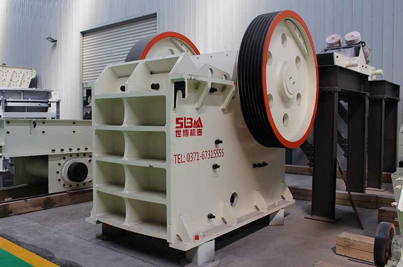 顎式破碎機(jī)，簡單實(shí)用石灰石破碎機(jī)