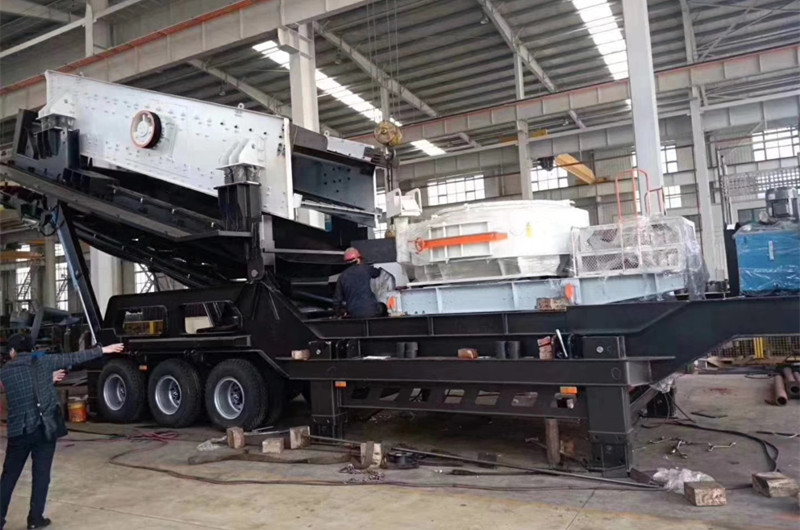 世博移動(dòng)式環(huán)保制砂機(jī)車間