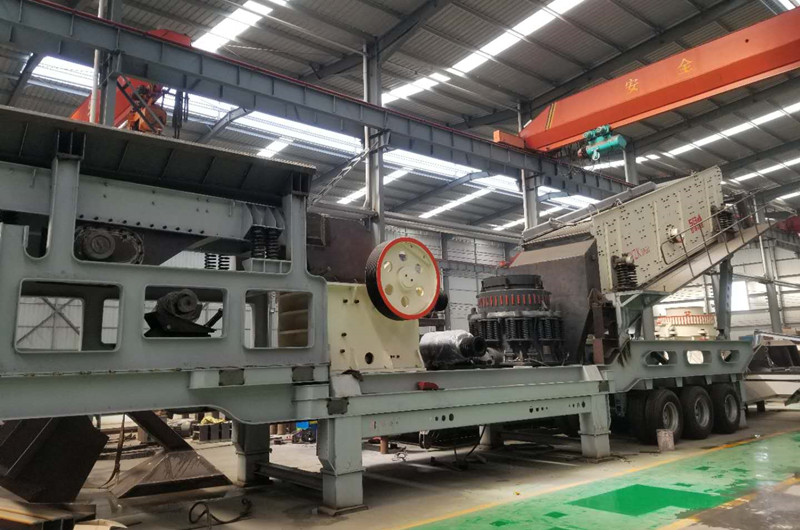 69顎破四組合移動(dòng)站生產(chǎn)車間，半成品
