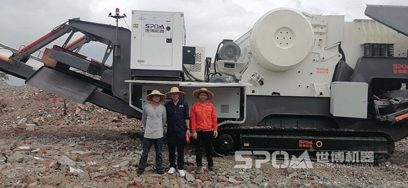 世博大型混凝土破碎機(jī)客戶現(xiàn)場(chǎng)，歡迎考察