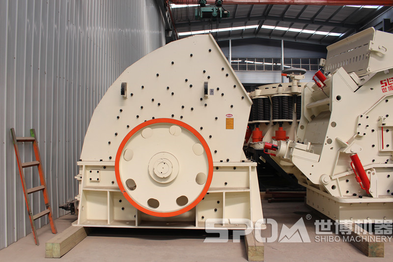 大型重錘式破碎機(jī)