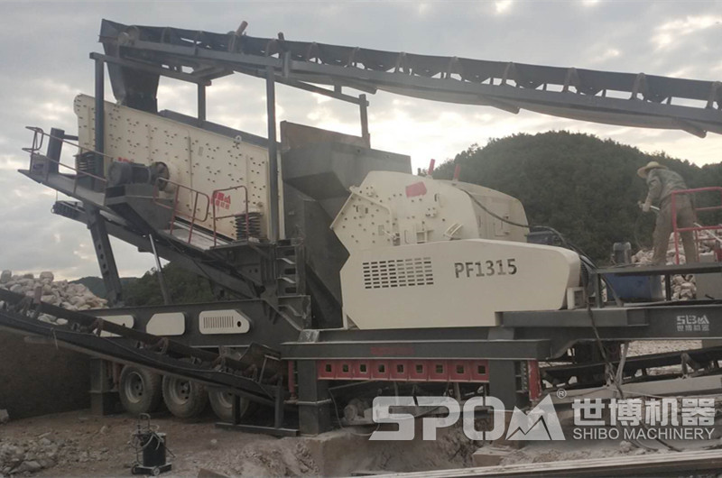 時(shí)產(chǎn)200噸移動(dòng)砂巖生產(chǎn)現(xiàn)場(chǎng)