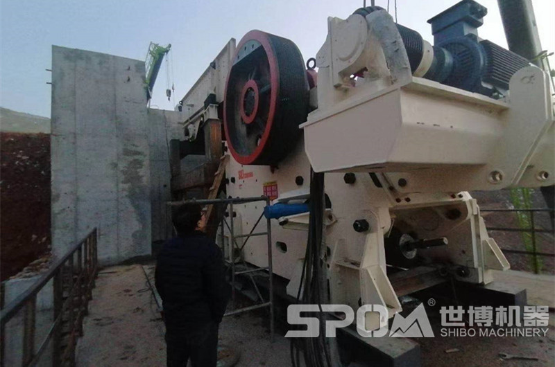 JC歐版粗碎鄂式破碎機安裝現(xiàn)場圖