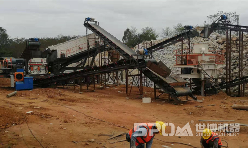 廣東客戶現(xiàn)場，移動圓錐破和5X制砂機