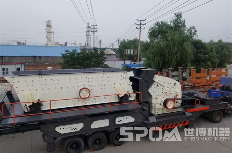 反擊式移動(dòng)破碎振動(dòng)篩分機(jī)