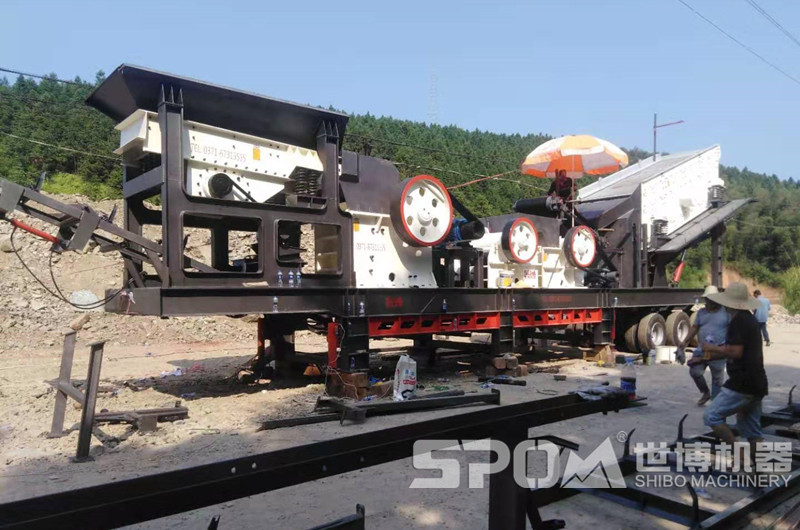 配置粗顎破和細(xì)顎破的移動(dòng)破碎站
