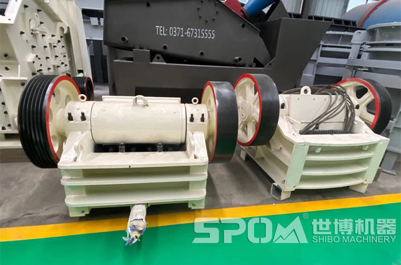 世博車間小型細(xì)鄂破成品，150x750細(xì)顎破碎機(jī)