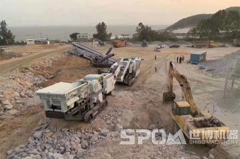 移動(dòng)石子破碎設(shè)備現(xiàn)場(chǎng)圖