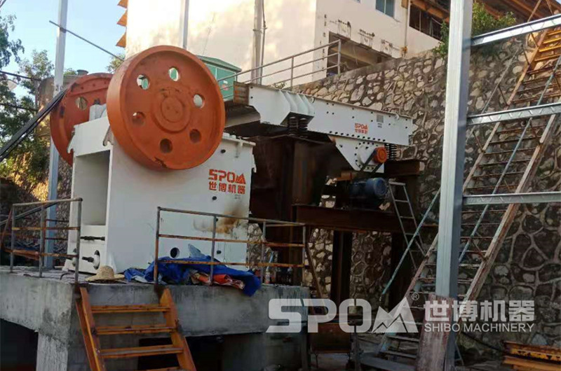 顎式破碎機，在玄武巖制砂生產(chǎn)線中粗碎