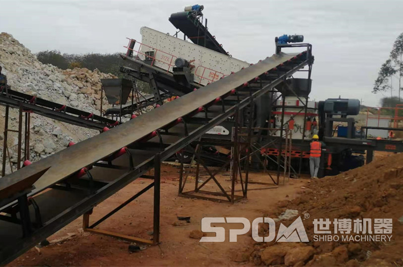 200噸輪胎式圓錐移動(dòng)破碎站現(xiàn)場(chǎng)圖