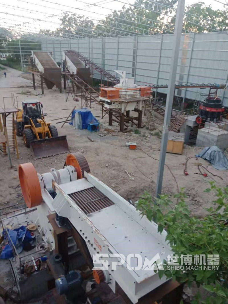 石頭破碎制砂全套設備現(xiàn)場圖